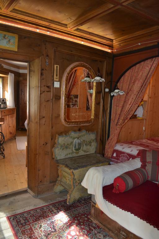 B&B La Tana Dell'Orso - Die Baerenhoehle Кастелло-ди-Фьемме Номер фото